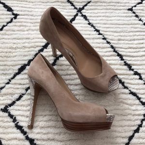 EUC worn once today May 12 Zara size 8 tan